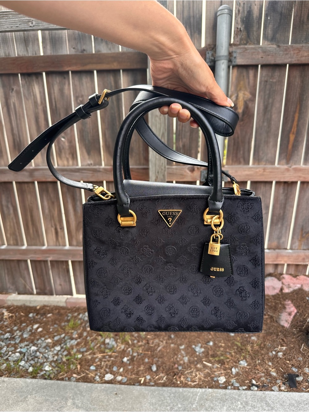 GUESS Noelle Quattro girlfriend satchel bag